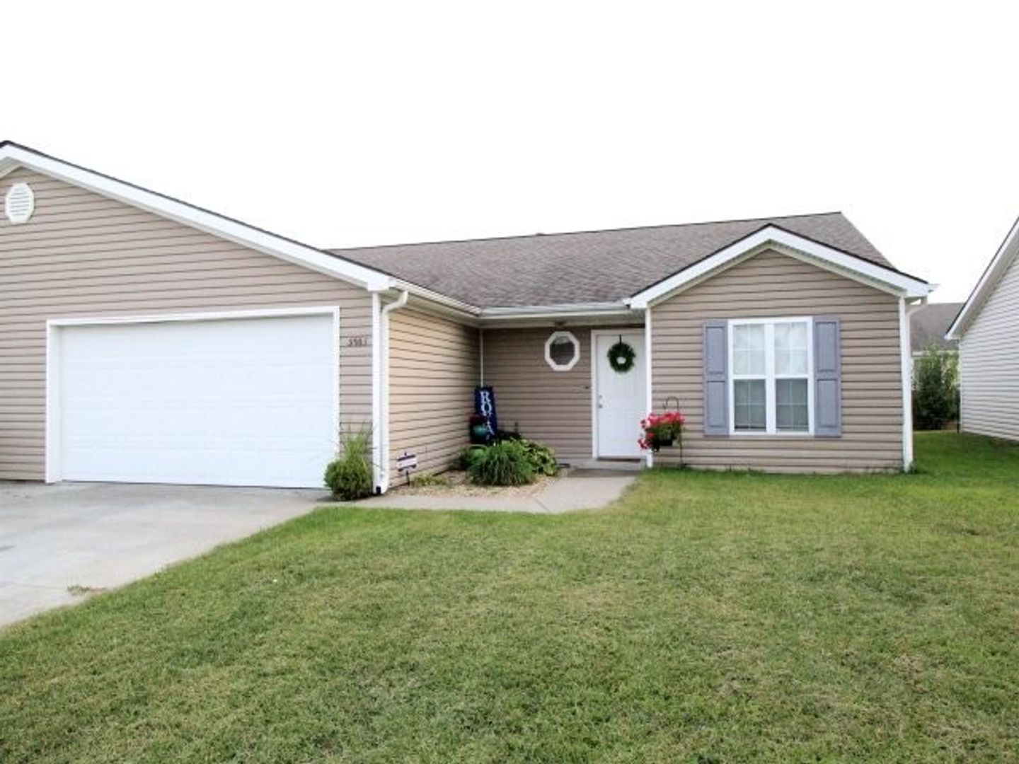 Manhattan House: 3003 Brookville Dr