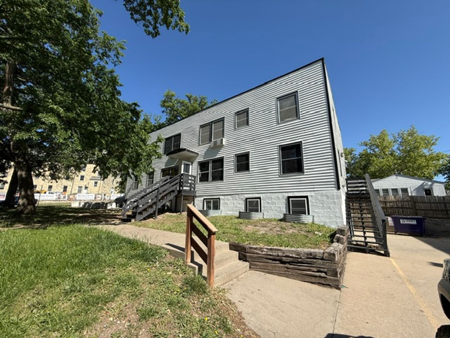Manhattan Apartment: 1228 Ratone St
