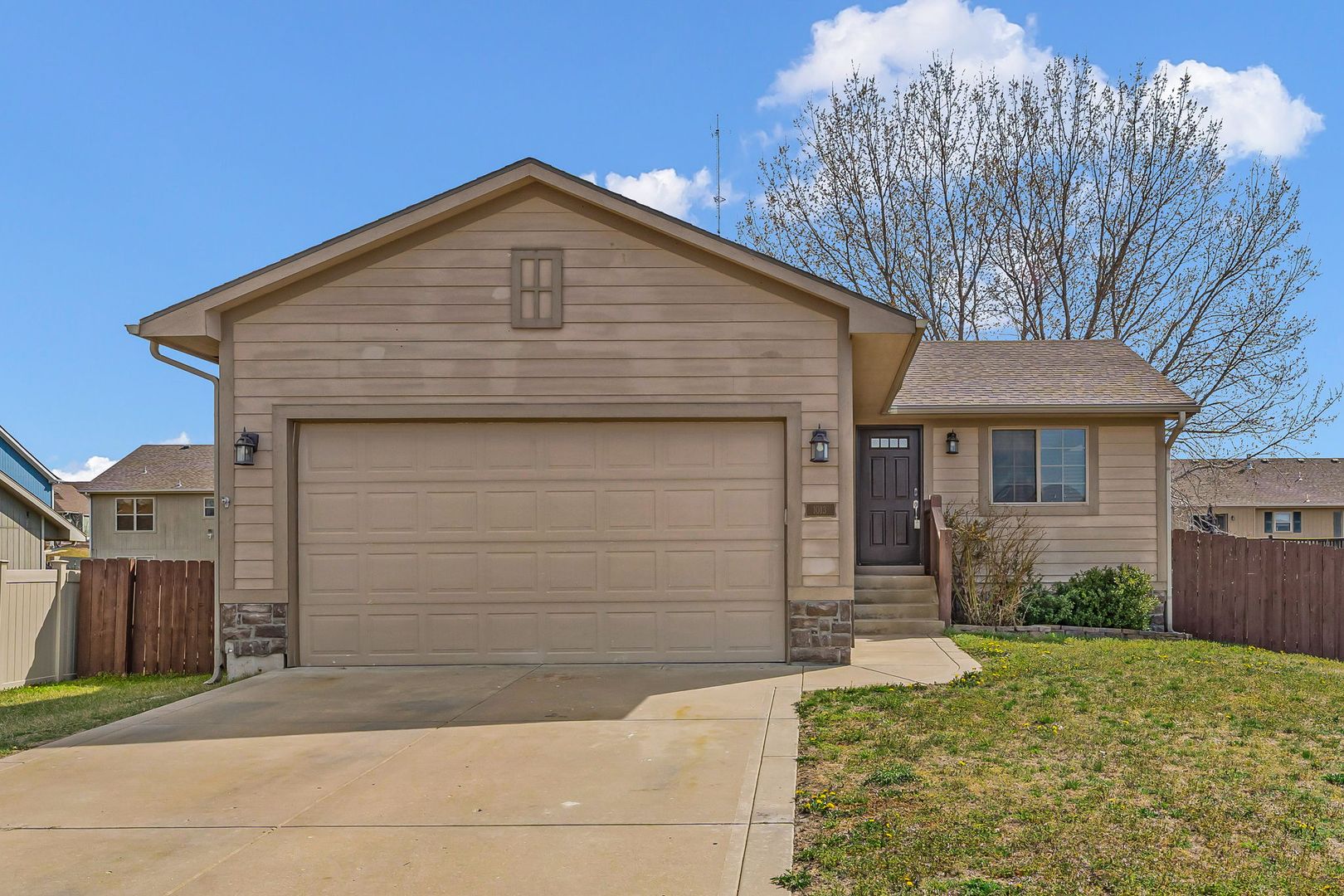 Junction City House: 1013 Dagen Ln