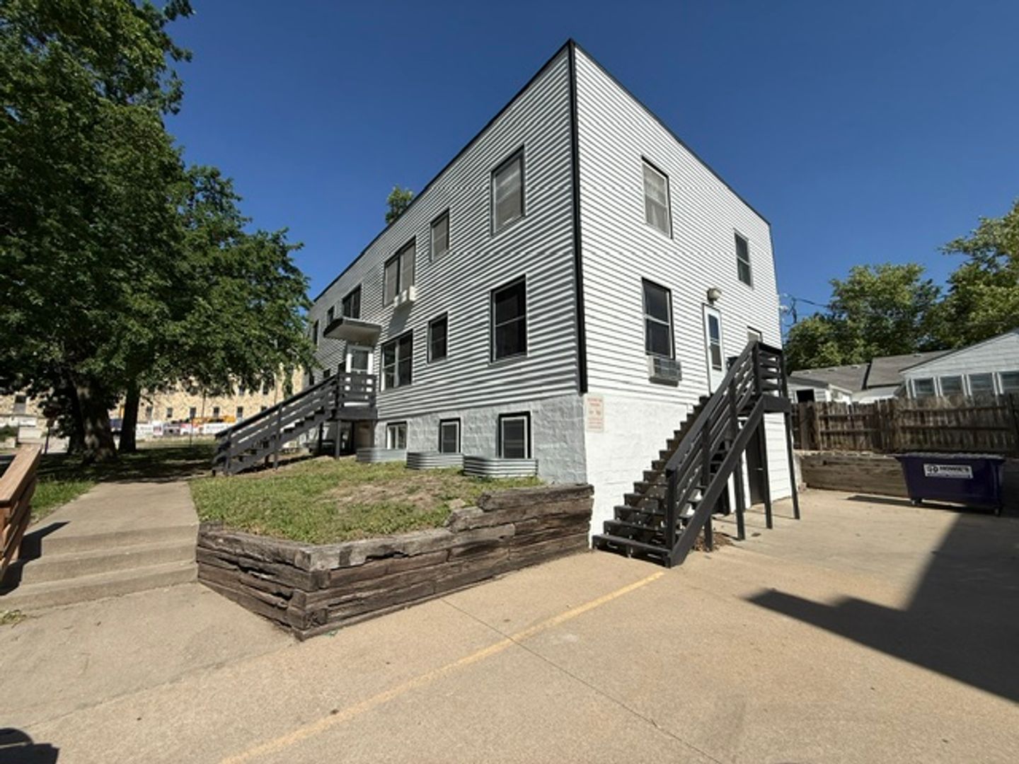 Manhattan Apartment: 1228 Ratone St