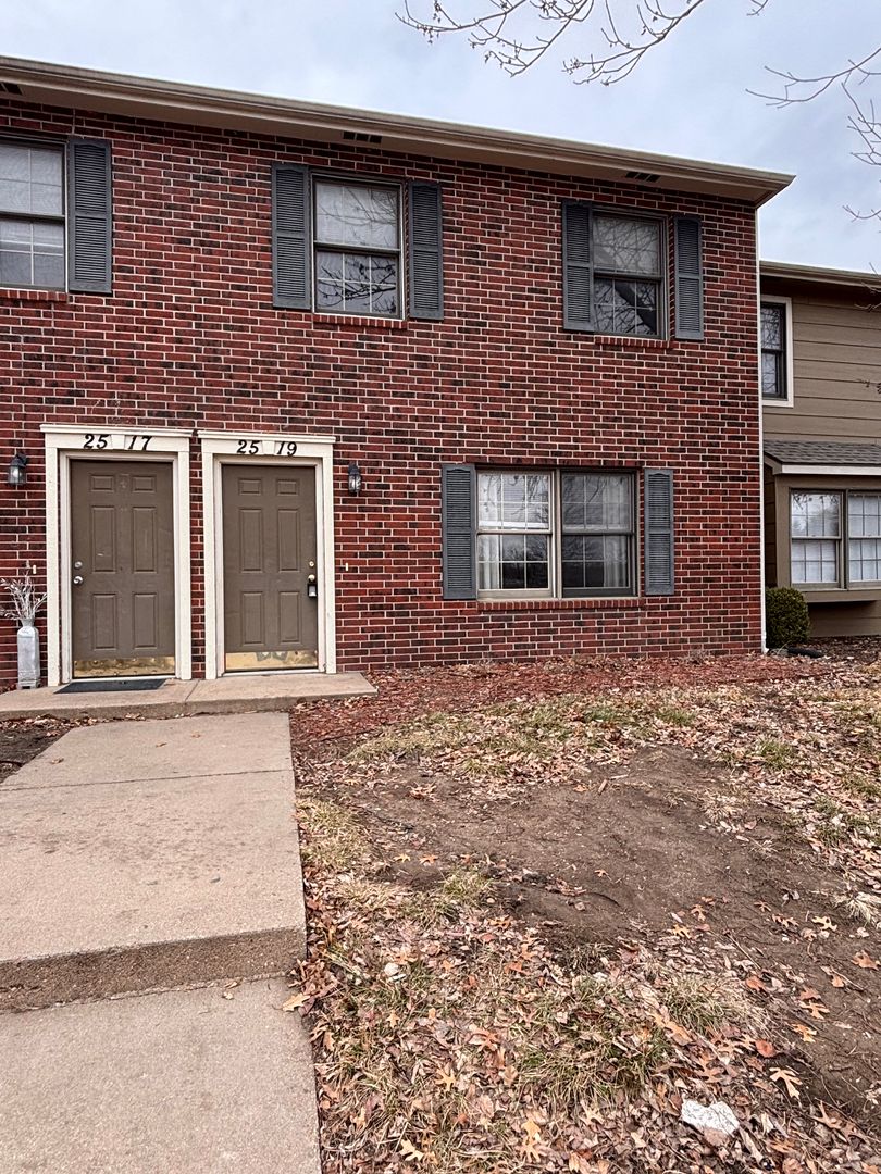 Manhattan House: 2519 Candlecrest