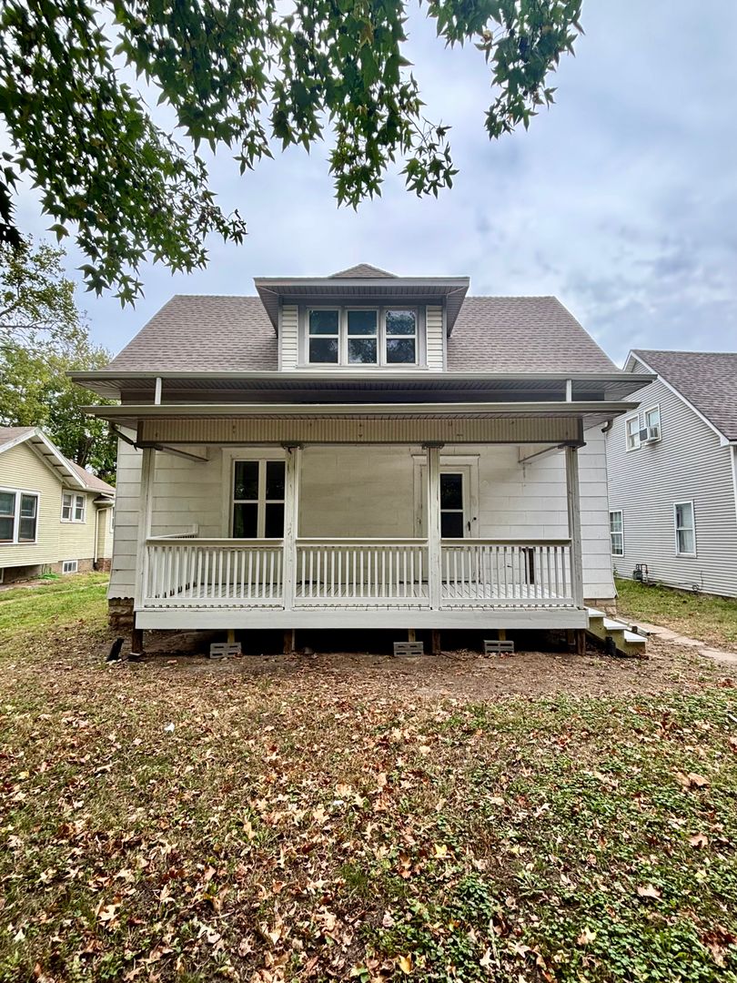 Manhattan House: 614 Bluemont Ave