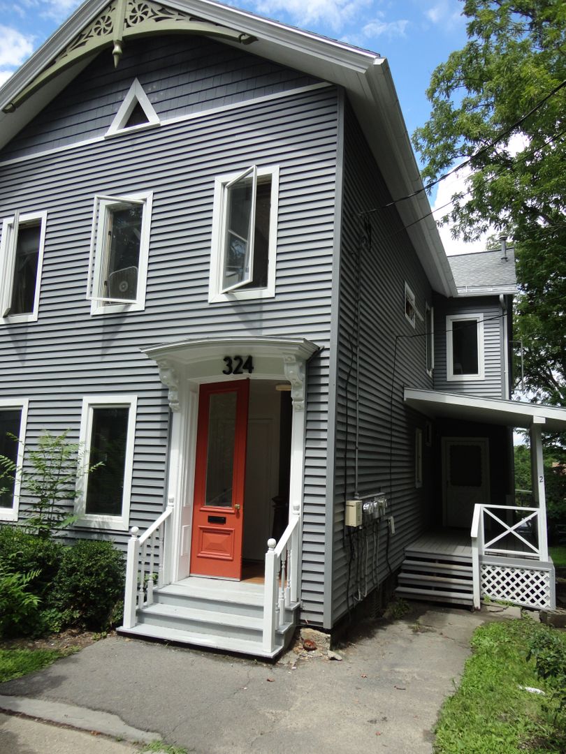 Ithaca Apartment: 324 Pleasant St
