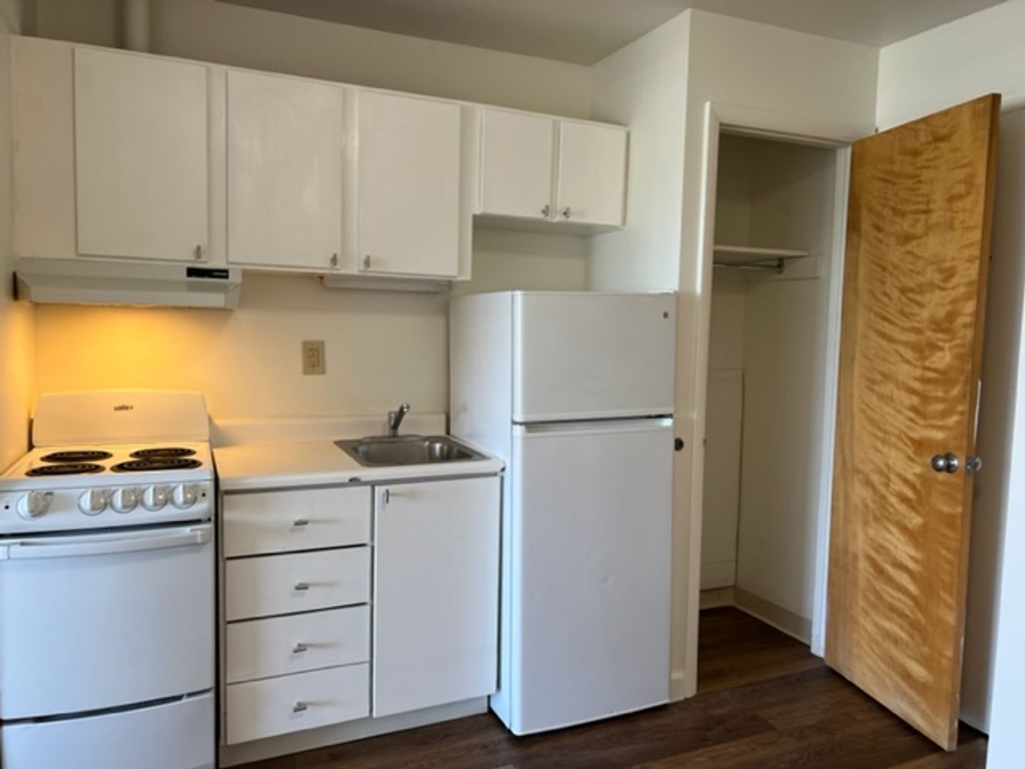 Ithaca Apartment: Coddington and Hudson Pl