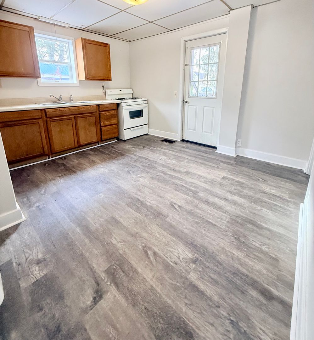 Cortland Apartment: 10 Winter St