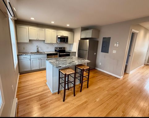 * COZY 2 - Bedroom- Ithaca* – photo 1