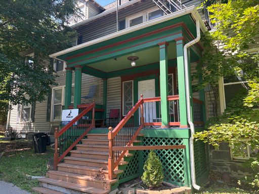Large 3 Bedroom Apartments – photo 1