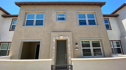 Gated community , 2 bed 2.5 bath for lease!