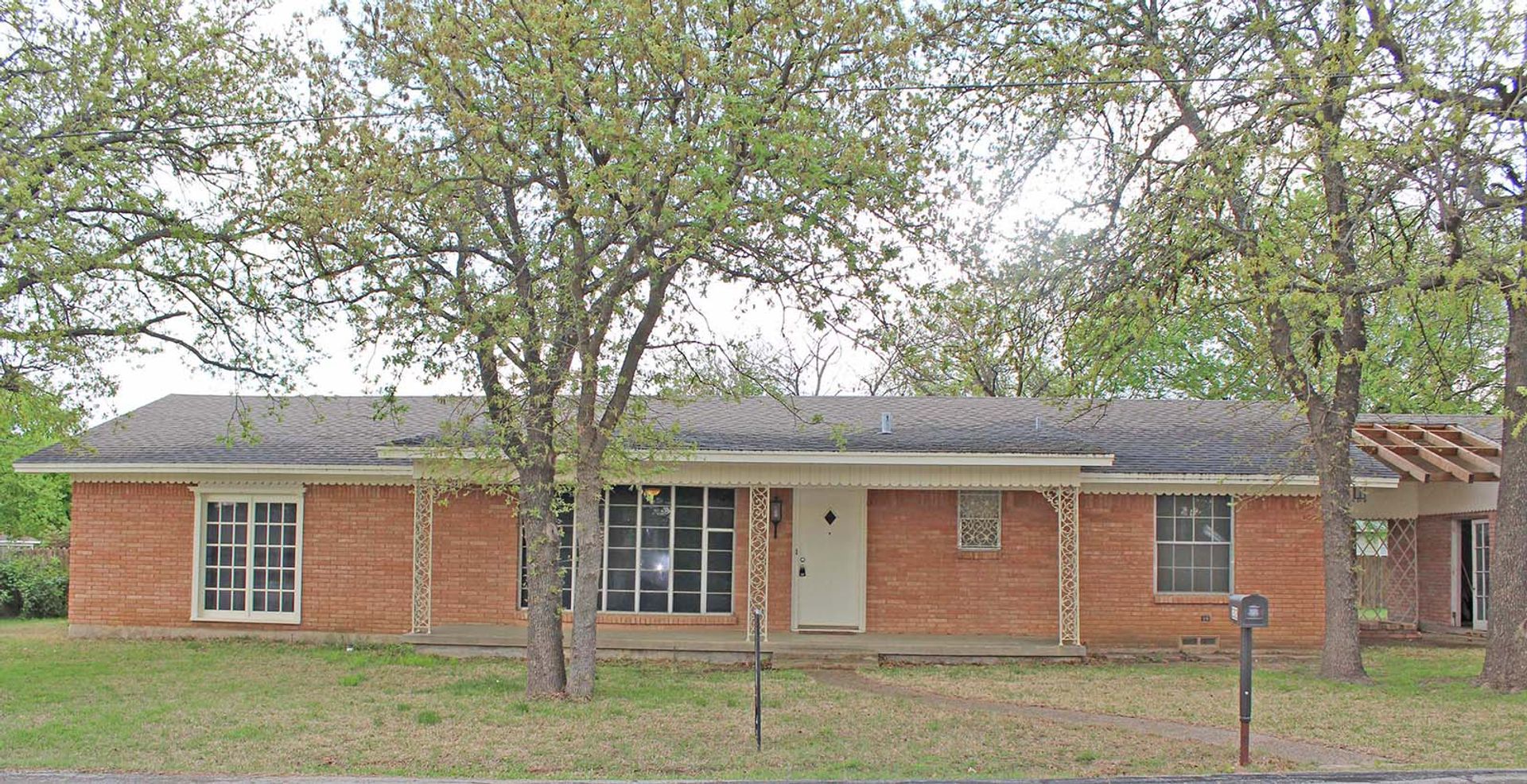 Sanger House: 202 S 3rd St