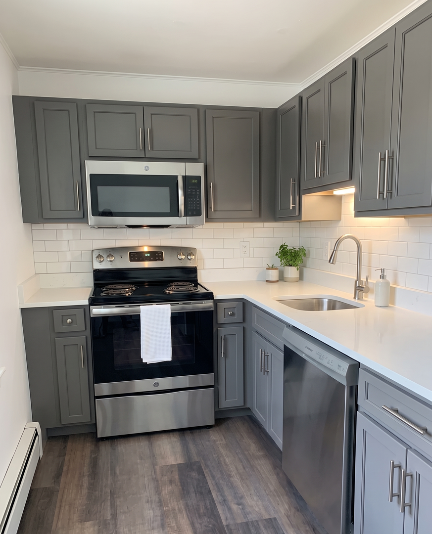 Norwalk Apartment: 204 Flax Hill Road