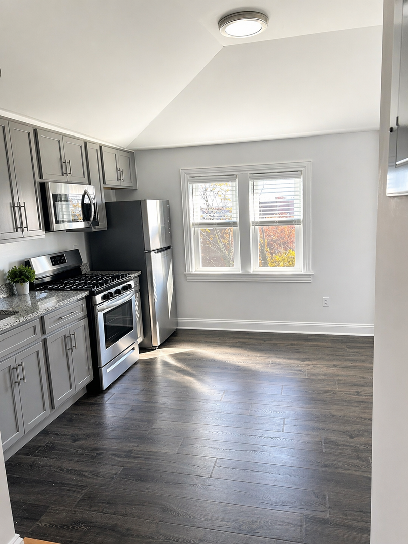 Norwalk Apartment: 132 Flax Hill Road