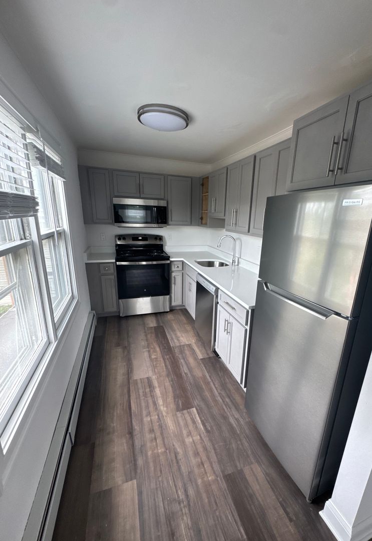 Norwalk Apartment: 204 Flax Hill Road
