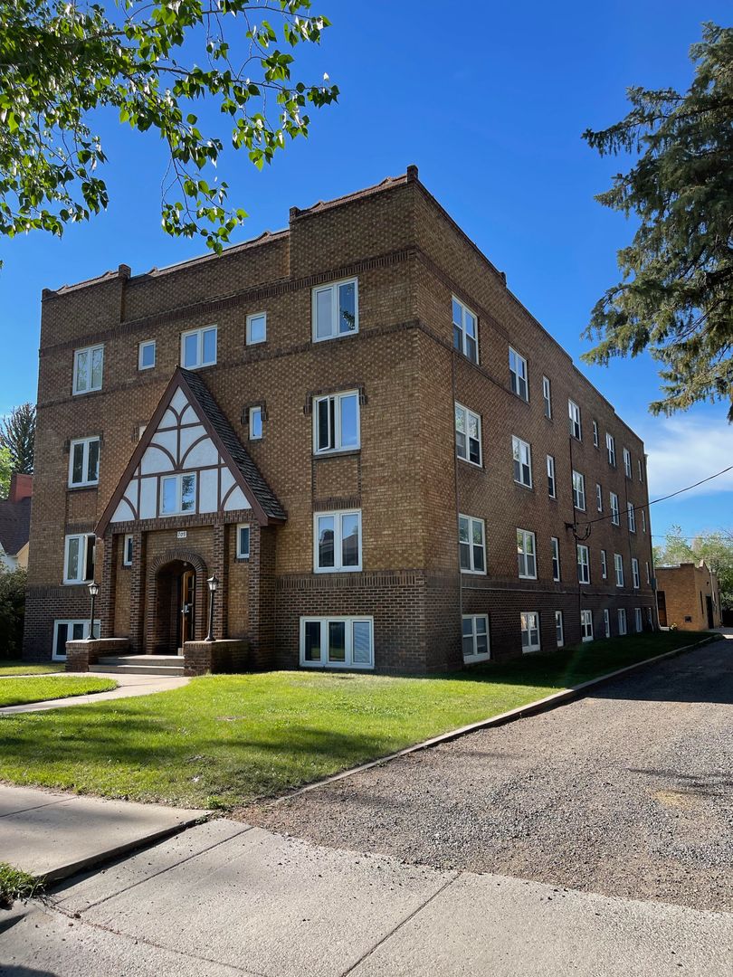 Laramie Apartment: 709 E Ivinson Ave