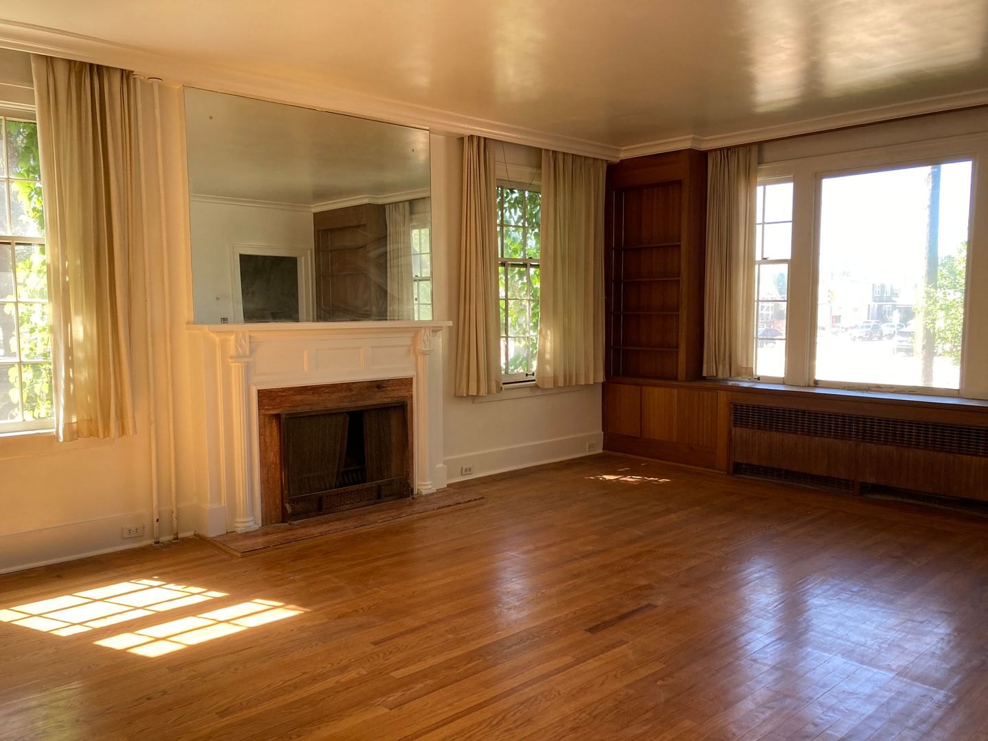 Laramie Apartment: 203 S 9th St
