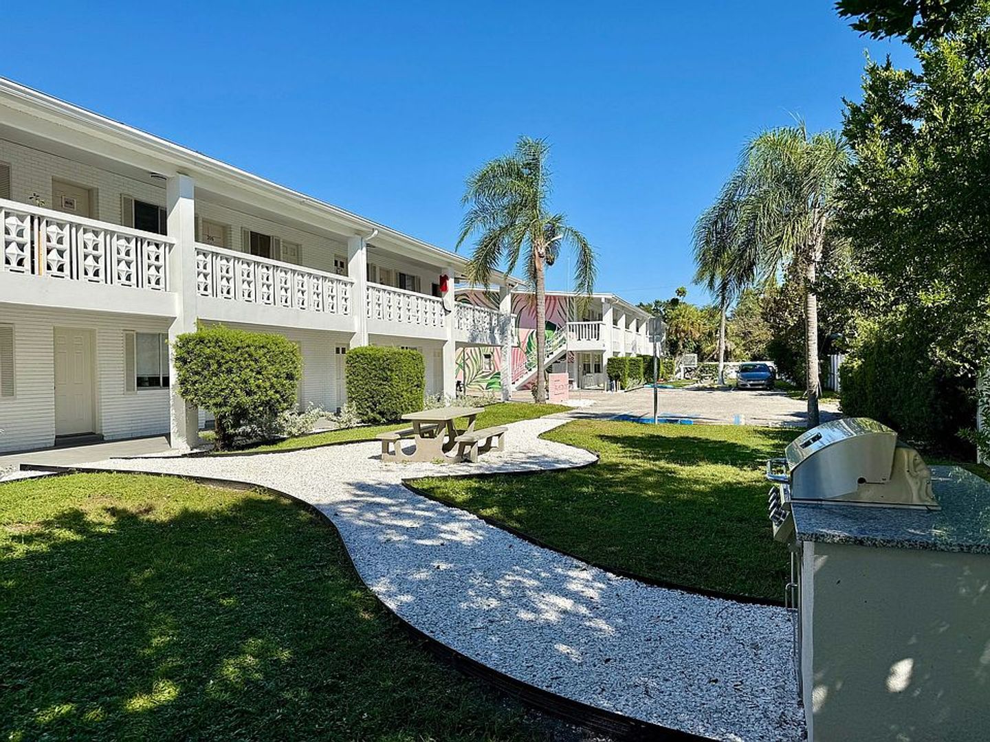 Saint Petersburg Apartment: 3316 31st Ave N
