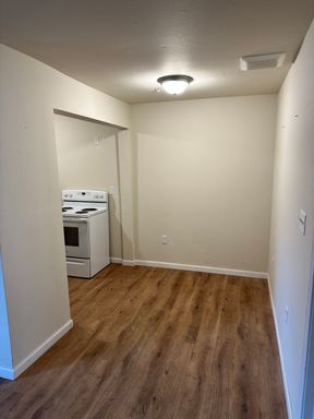 “Renovated 1 BD/1 BR in 719 Brookside Dr” – photo 1