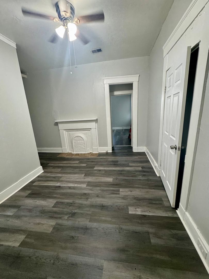 Cincinnati Apartment: 2714 May St