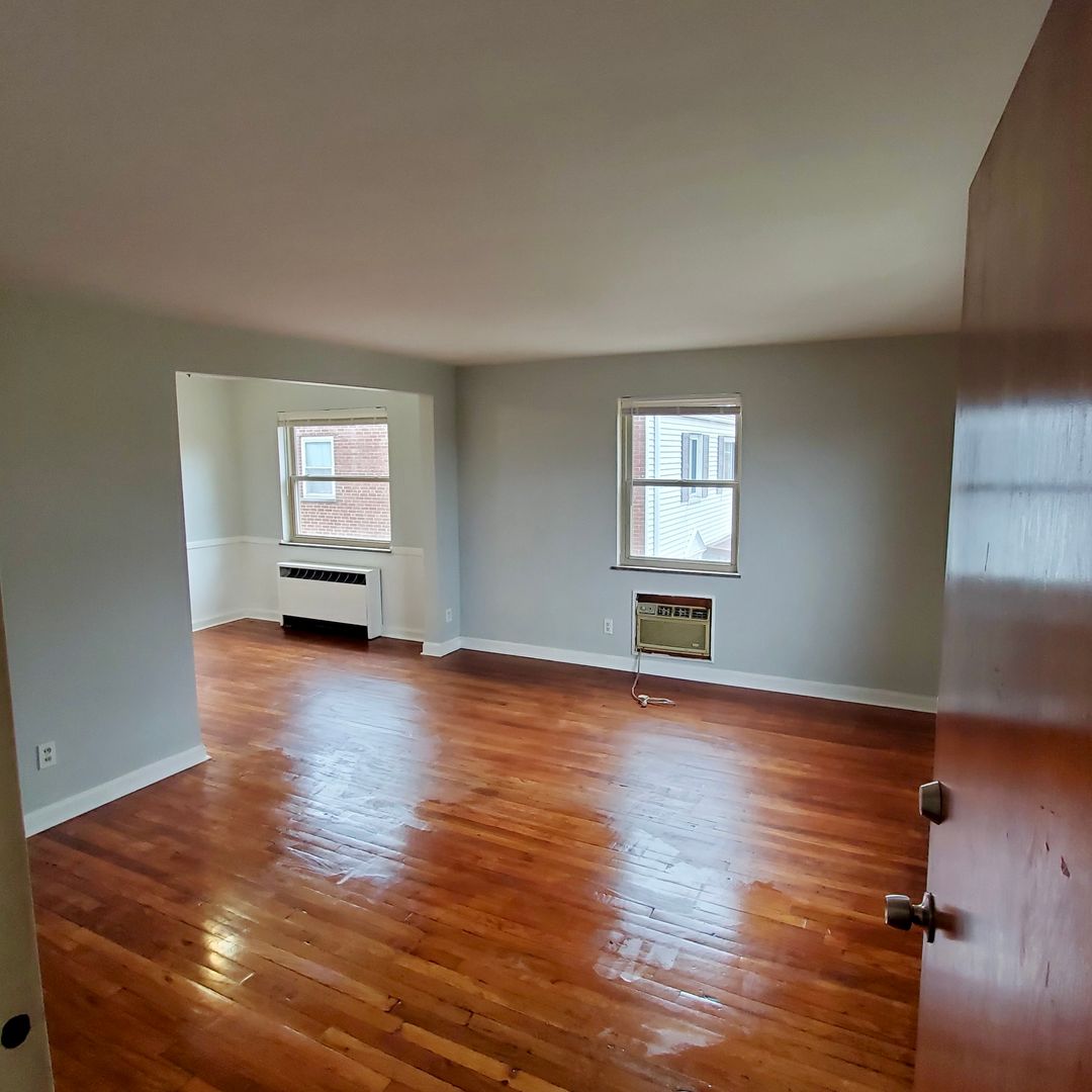 Cincinnati Apartment: 1793 Crest Hill Ave