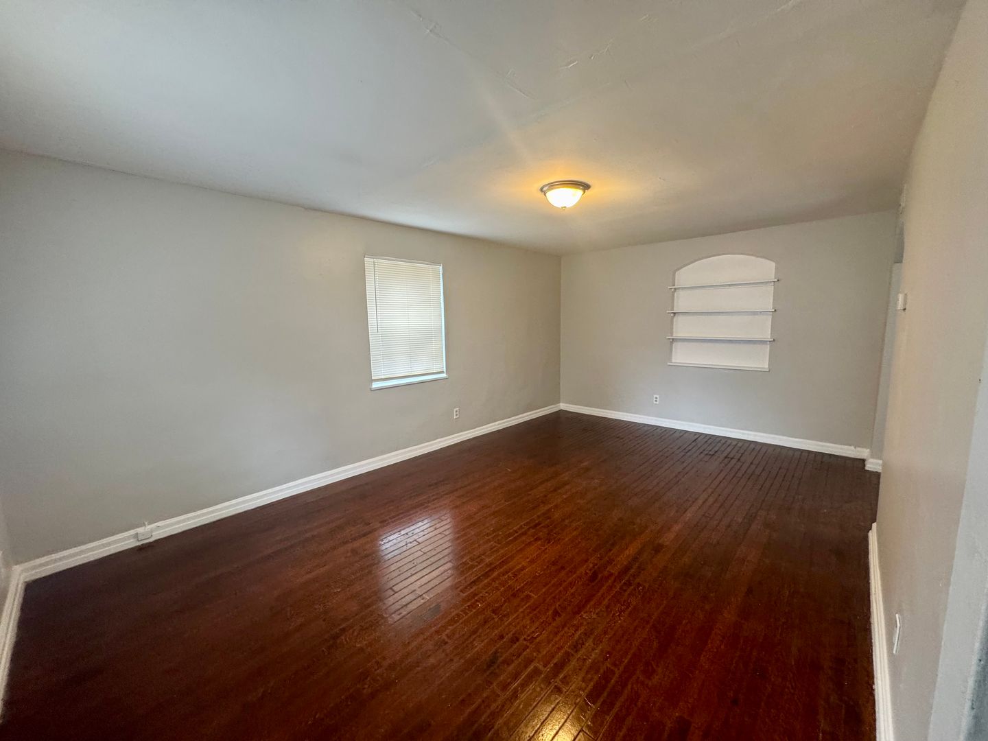 Cincinnati Apartment: Hutchins Ave