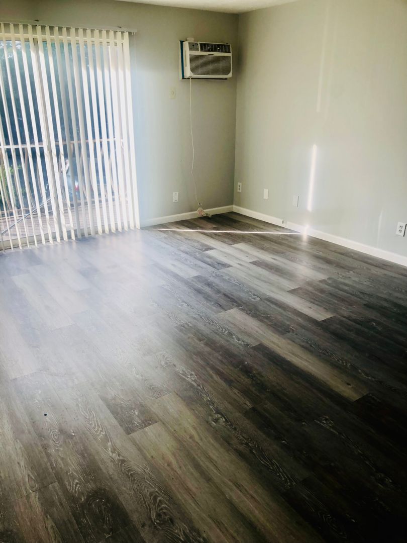 Cincinnati Apartment: 2356 Harrison Ave