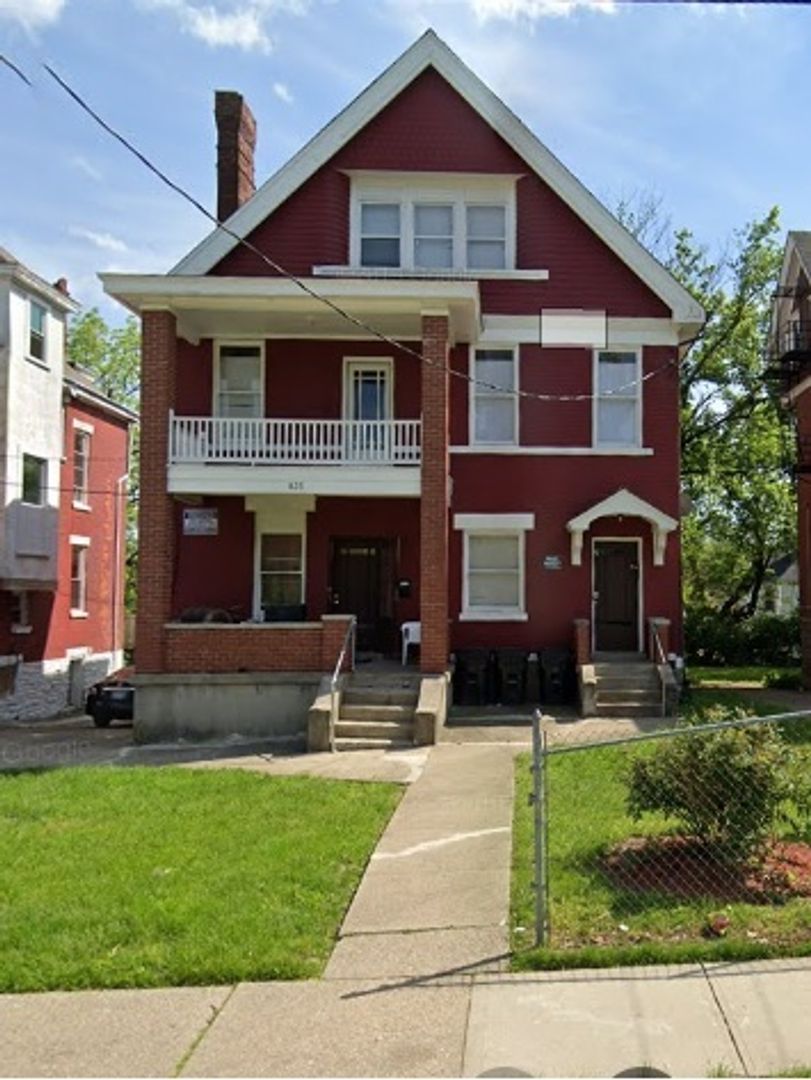 Cincinnati Apartment: Hutchins Ave