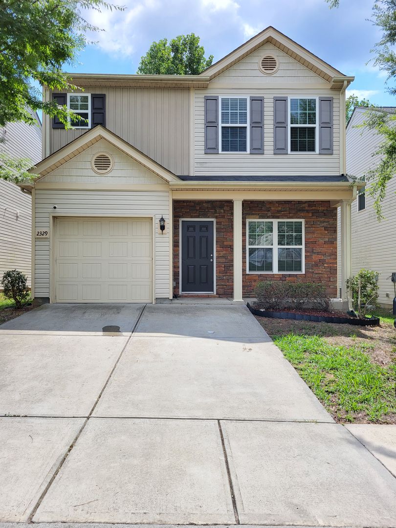 Charlotte House: 2329 Old Goose Lane