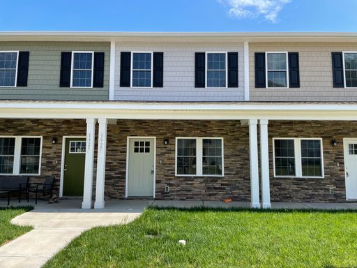 3BR New Construction Townhome in Hickory – photo 1