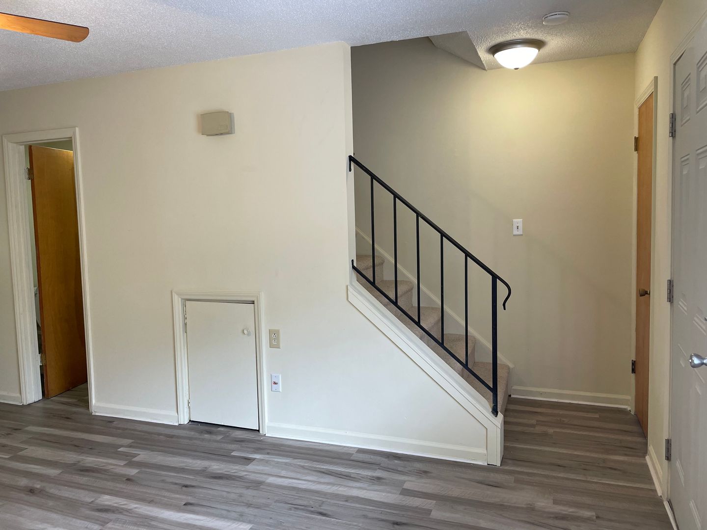 Morganton Apartment: 118 Ross St