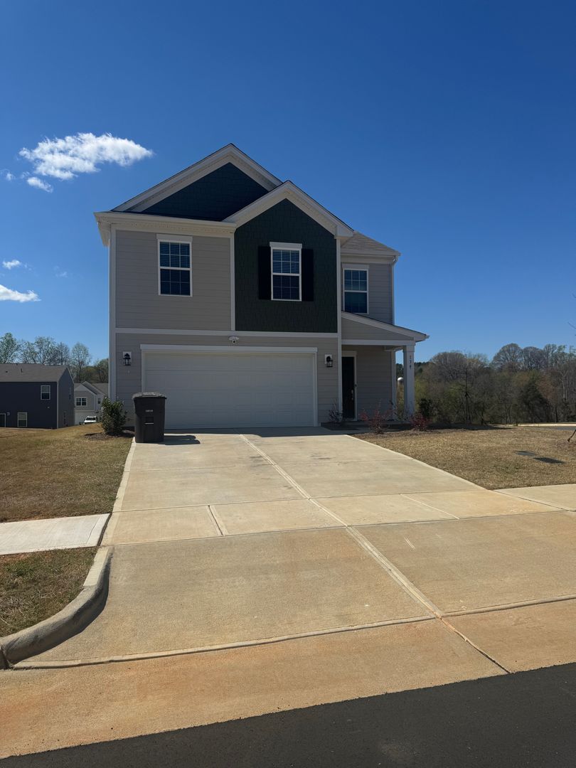 Statesville House: 134 Smokey Way
