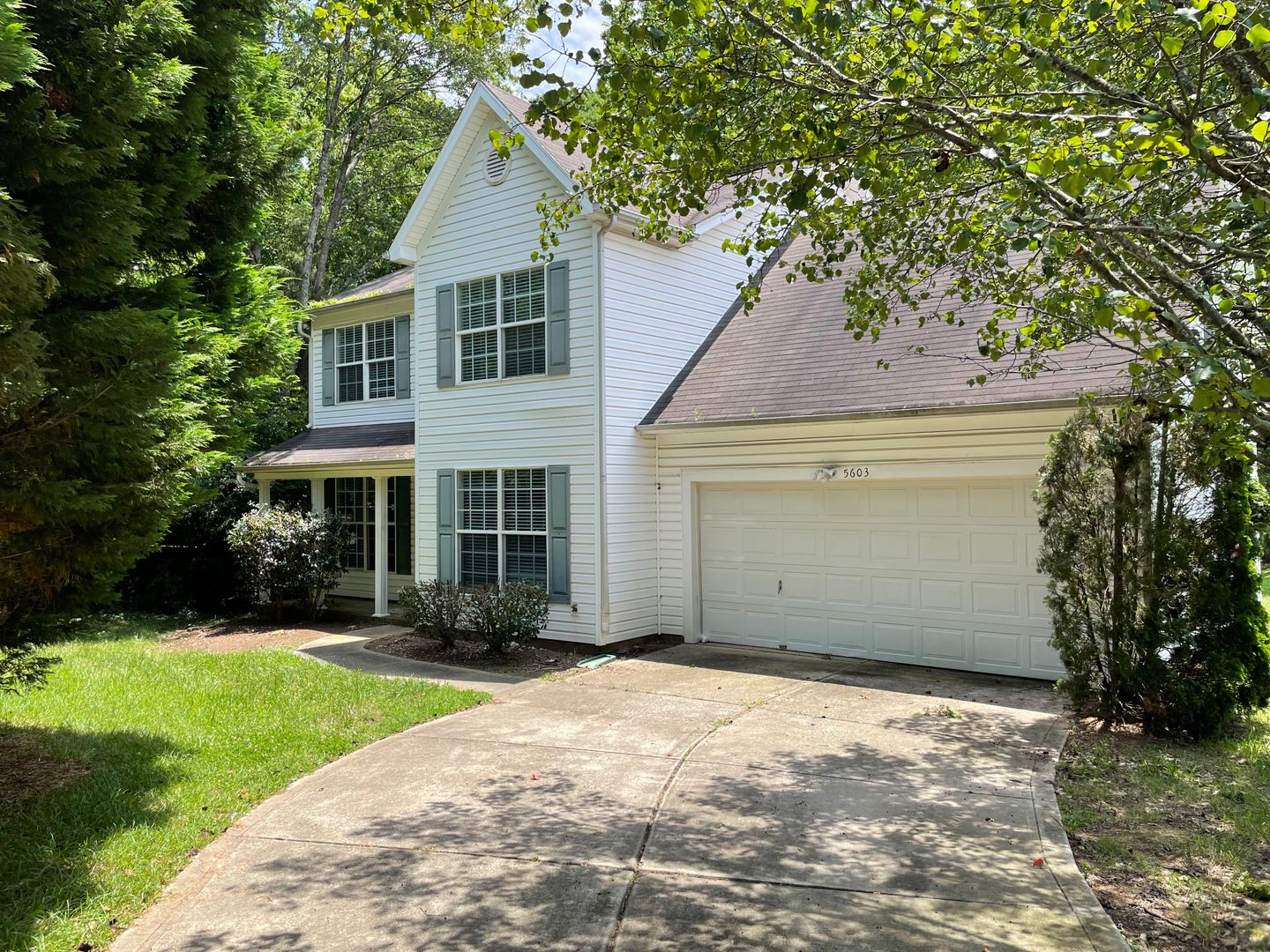 Charlotte House: 5603 Falls Ridge Lane