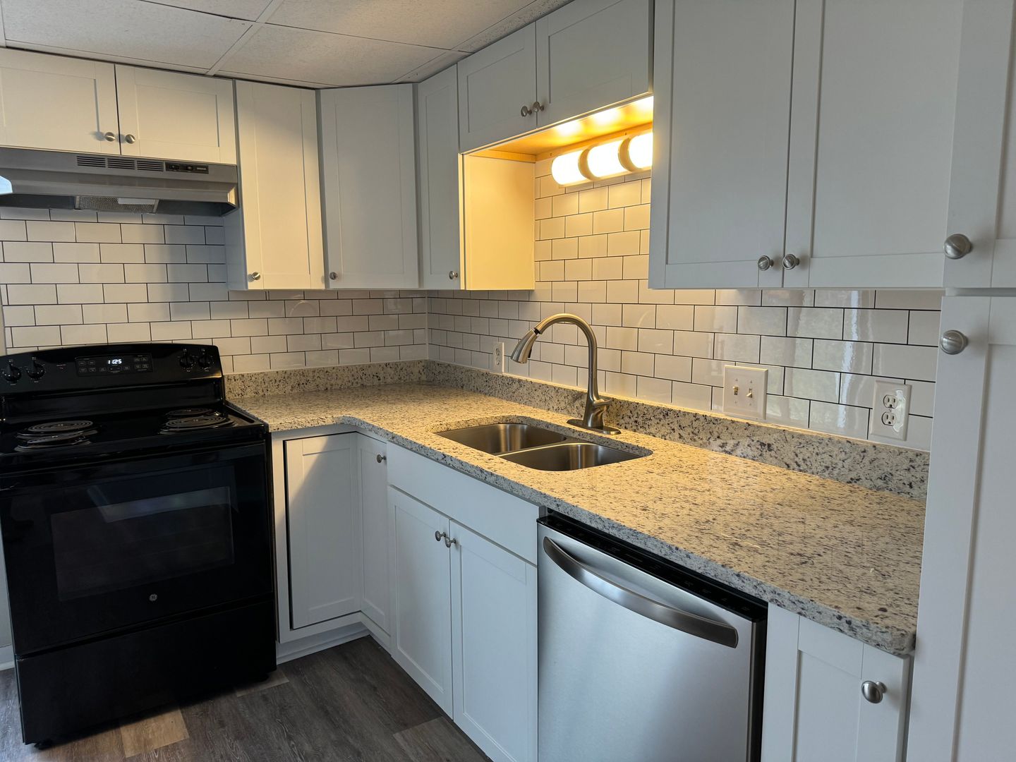Morganton Apartment: 118 Ross St