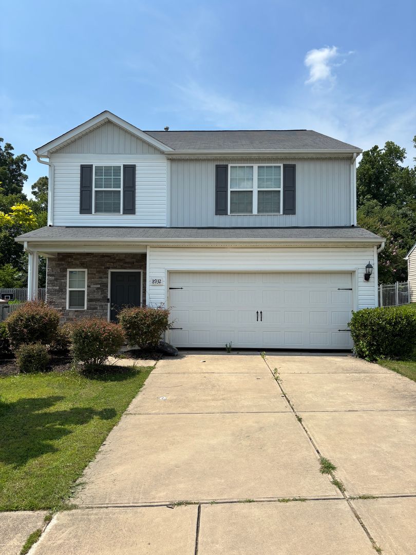 Charlotte House: 8932 Avery Meadows Dr