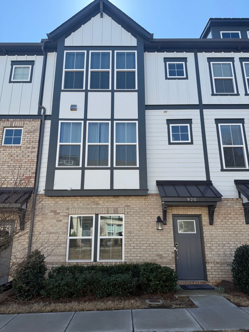 Davidson Townhome: 920 Mary Max Drive