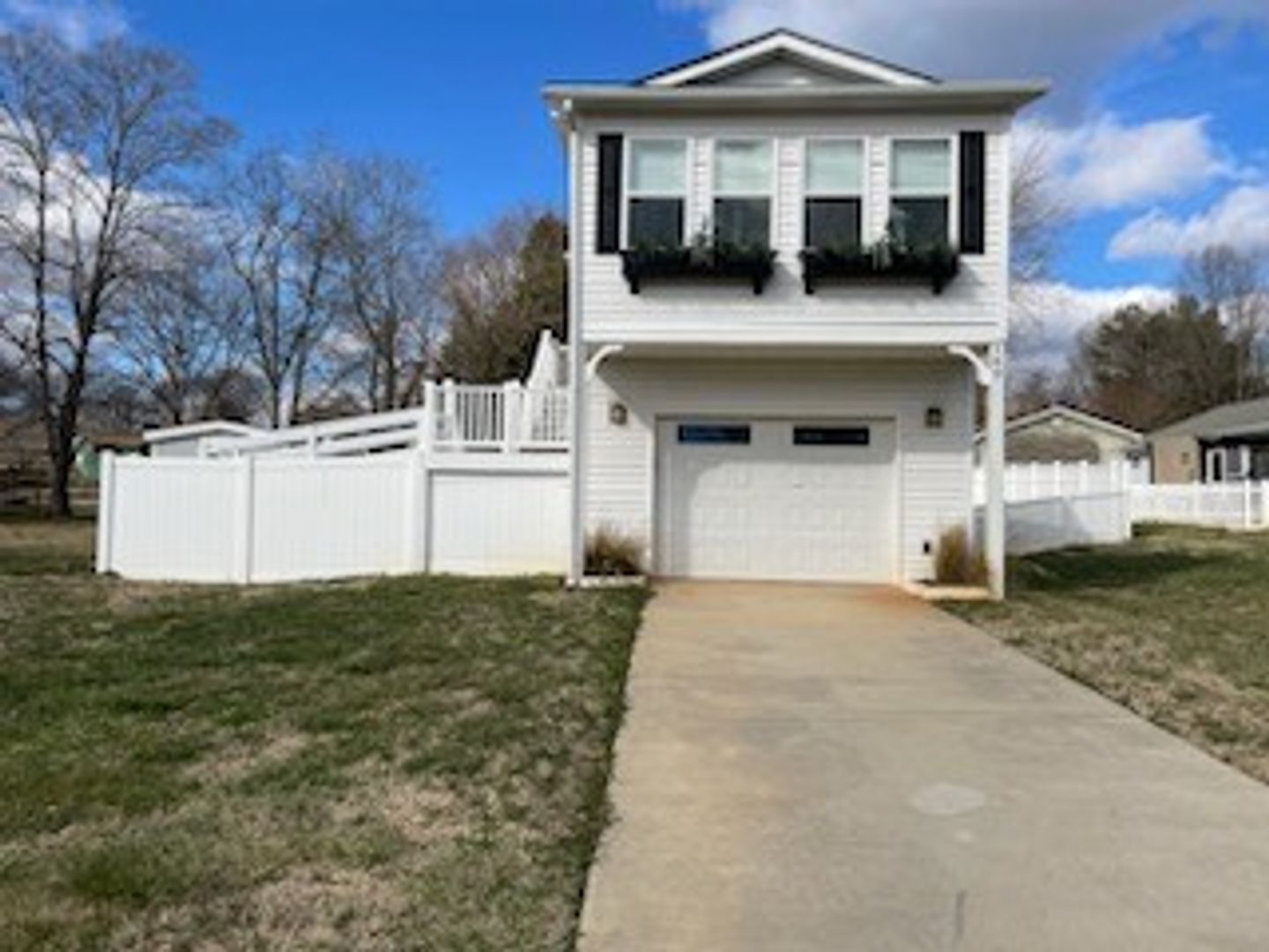 Mooresville House: 160 Mainview Drive