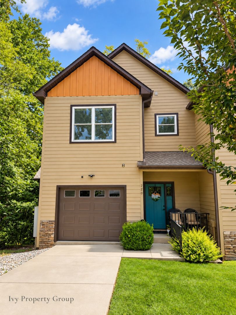 Black Mountain Townhome: 220 Rainbow Terrace