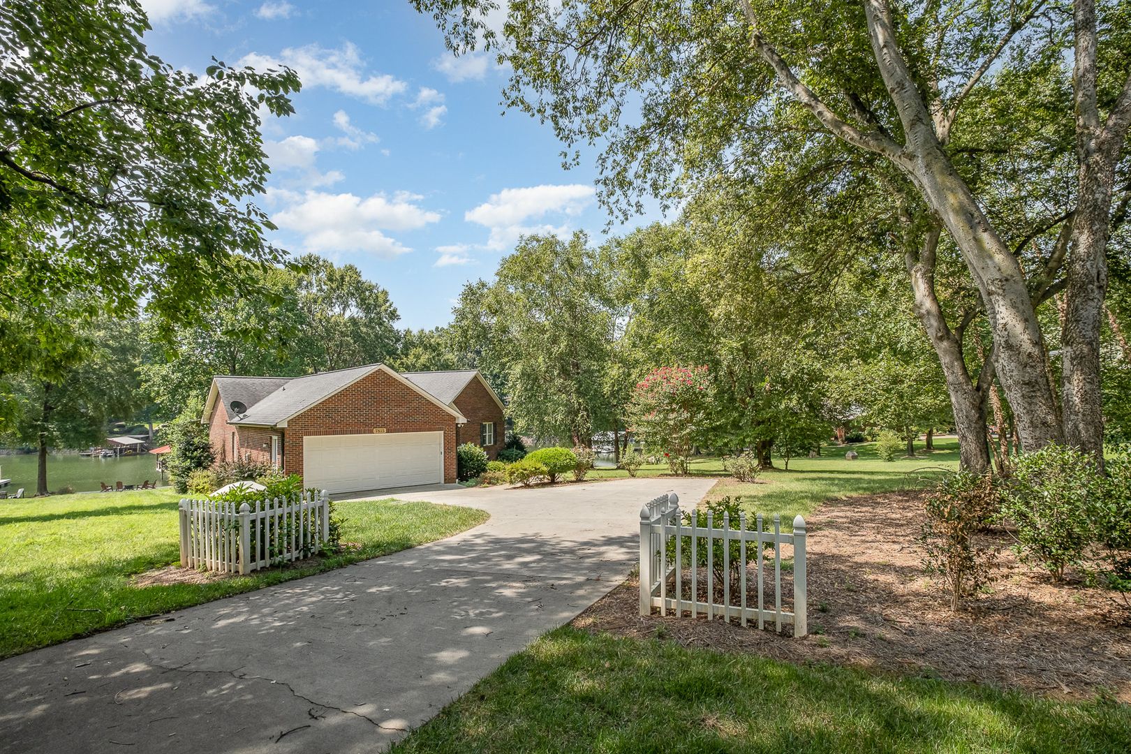 Sherrills Ford House: 7815 Lucy Ln