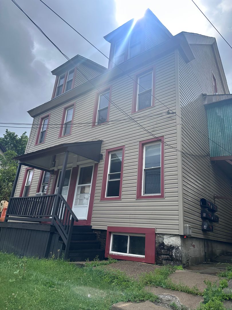 Bellefonte Apartment: 508 Willowbank Street