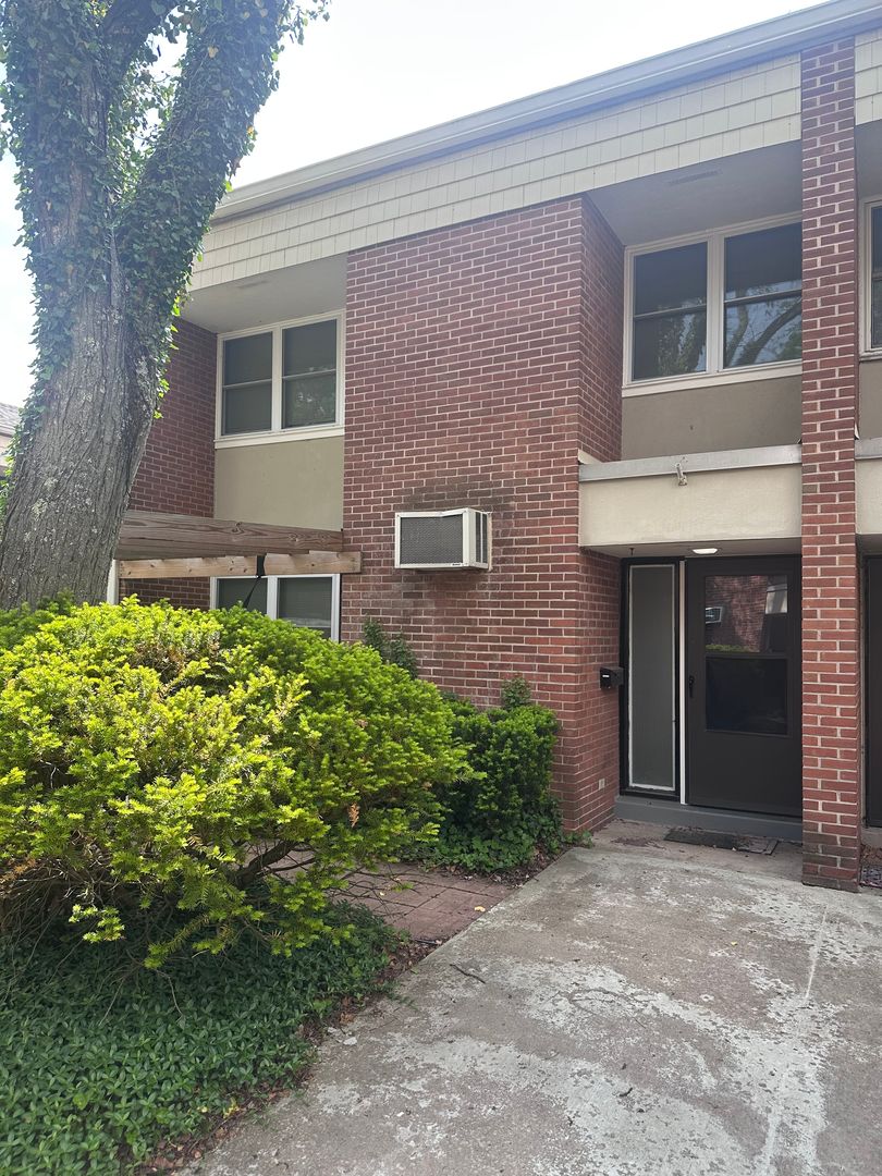 State College House: 716-E West Beaver Avenue