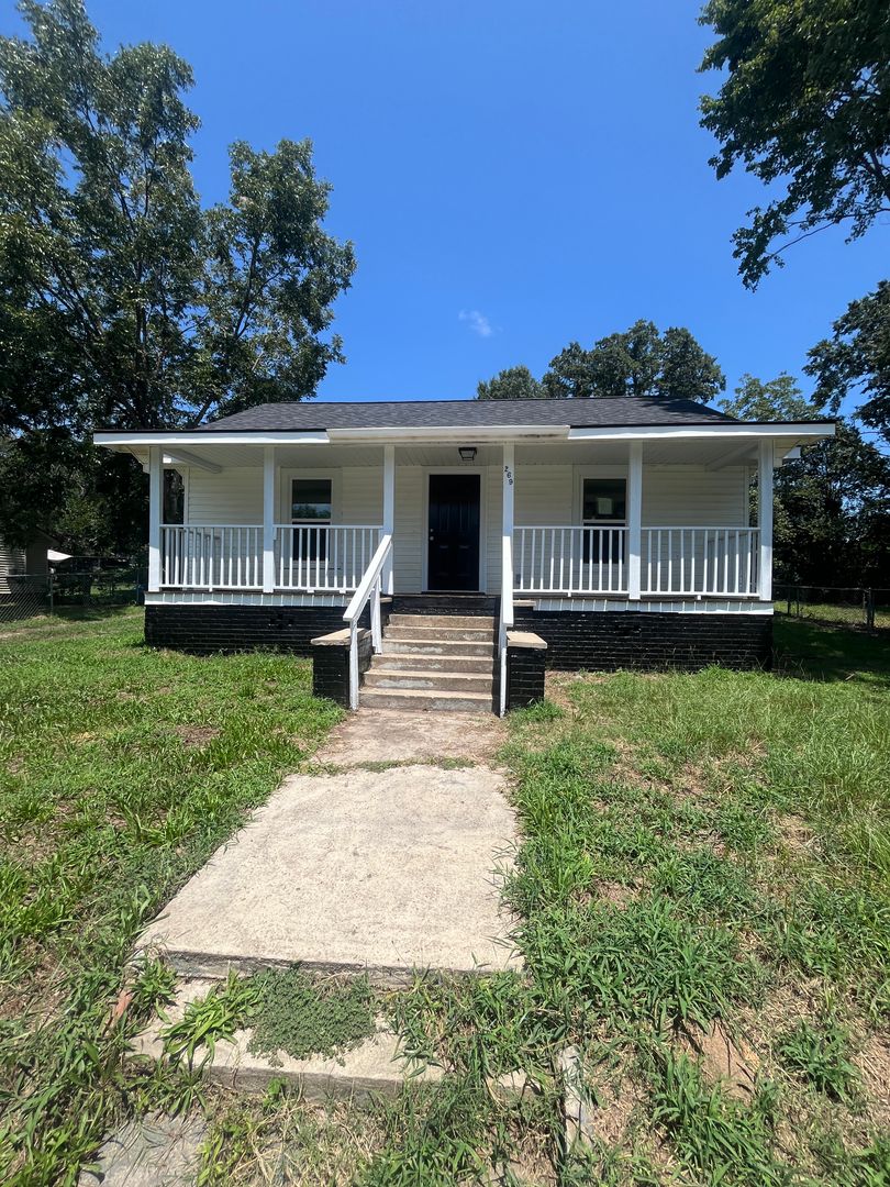 Woodruff Apartment: 269 Woodruff St
