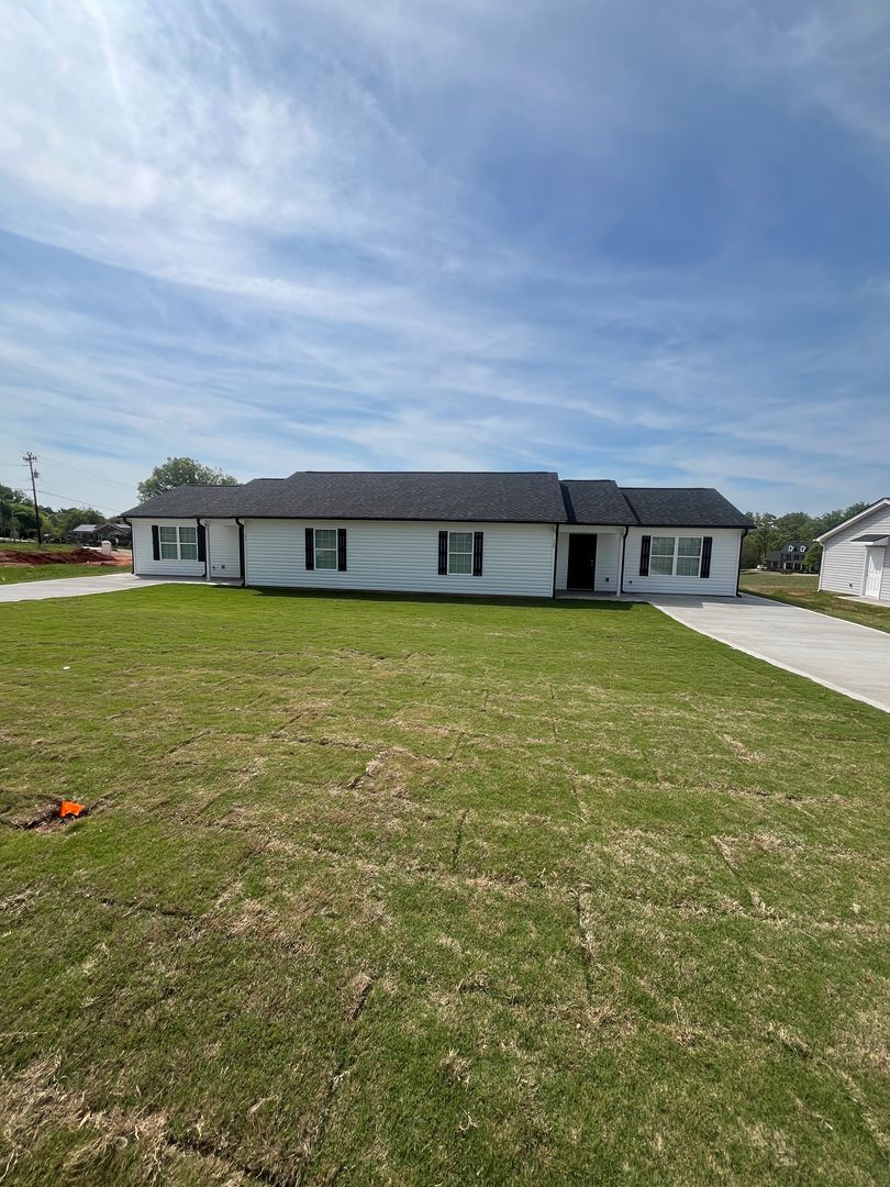 Greer House: 498 Bernice Snow Rd