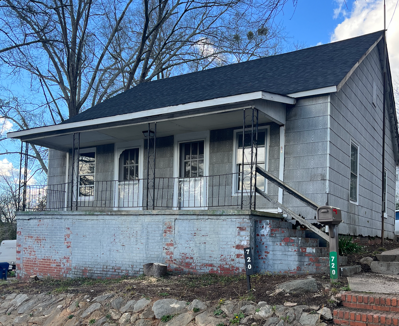 Woodruff Apartment: 720 Gray St