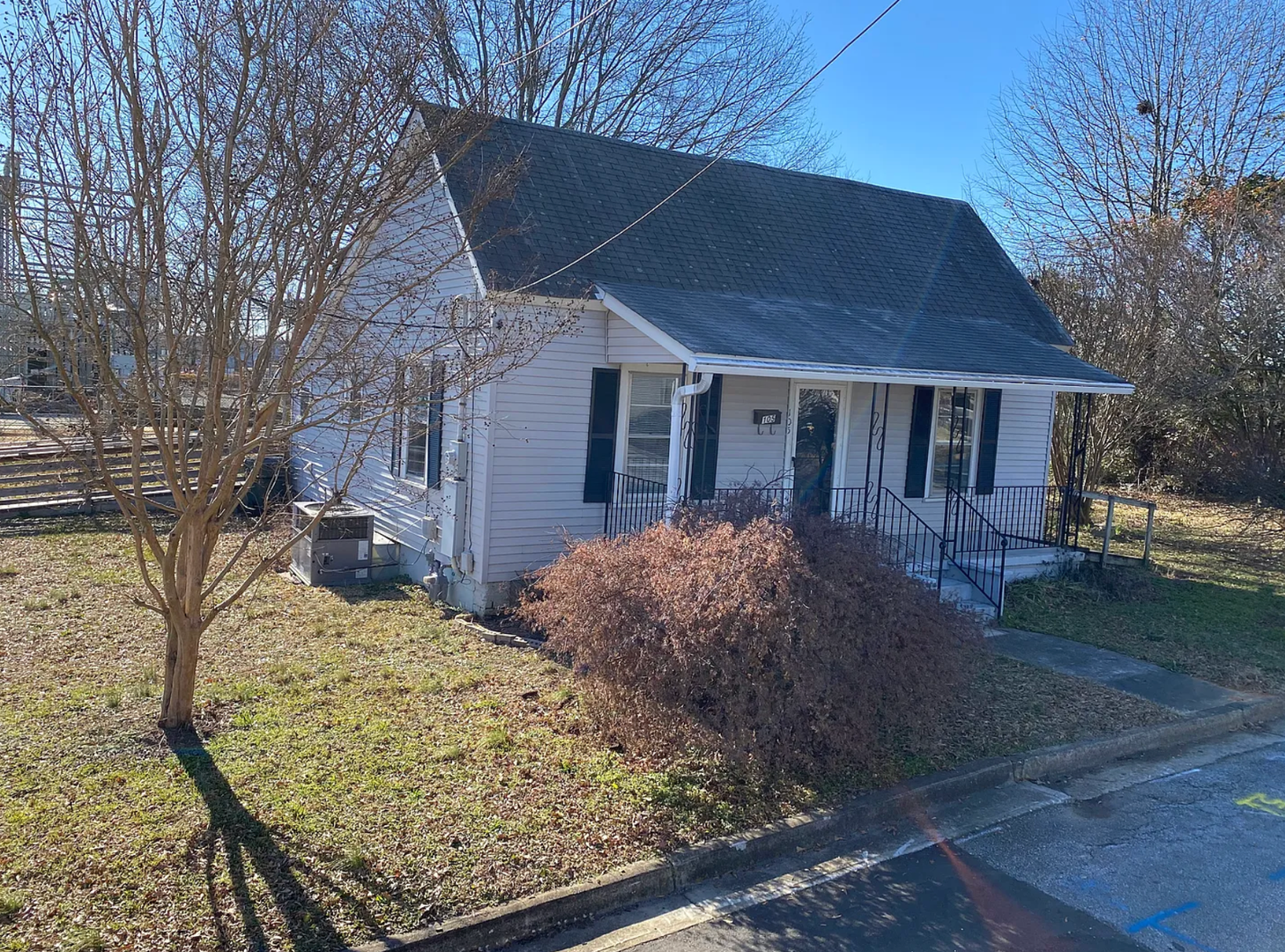 Greer House: 105 Lake Ave