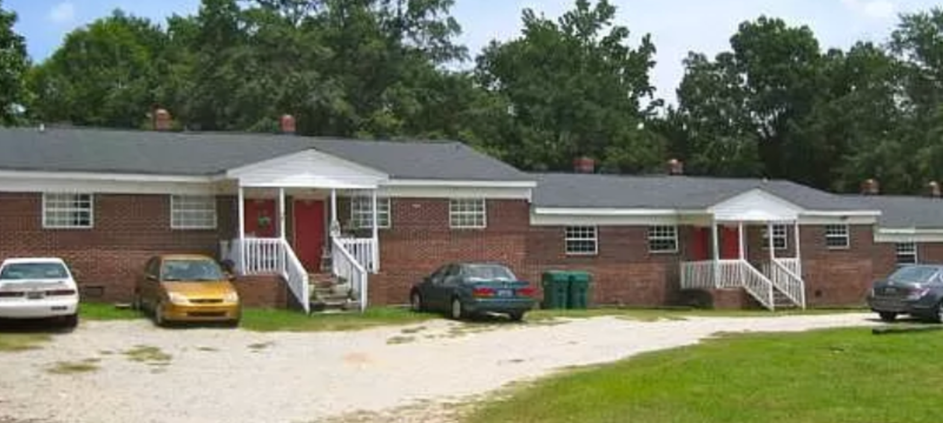 Woodruff Apartment: 727 S Main St