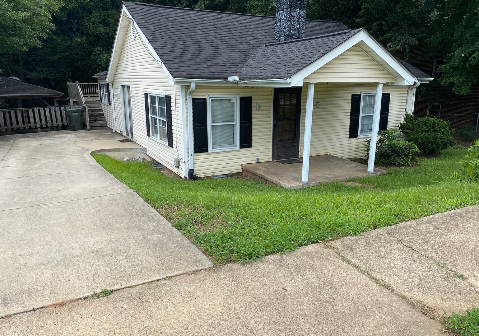 Greer House: 120 New Woodruff Rd