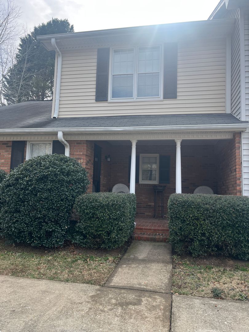 Spartanburg Townhome: 19 Sommersett Dr