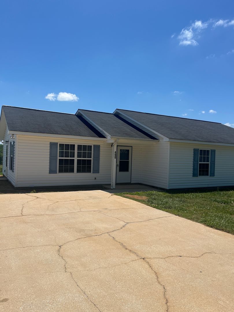 Greer House: 490 Bernice Snow Rd