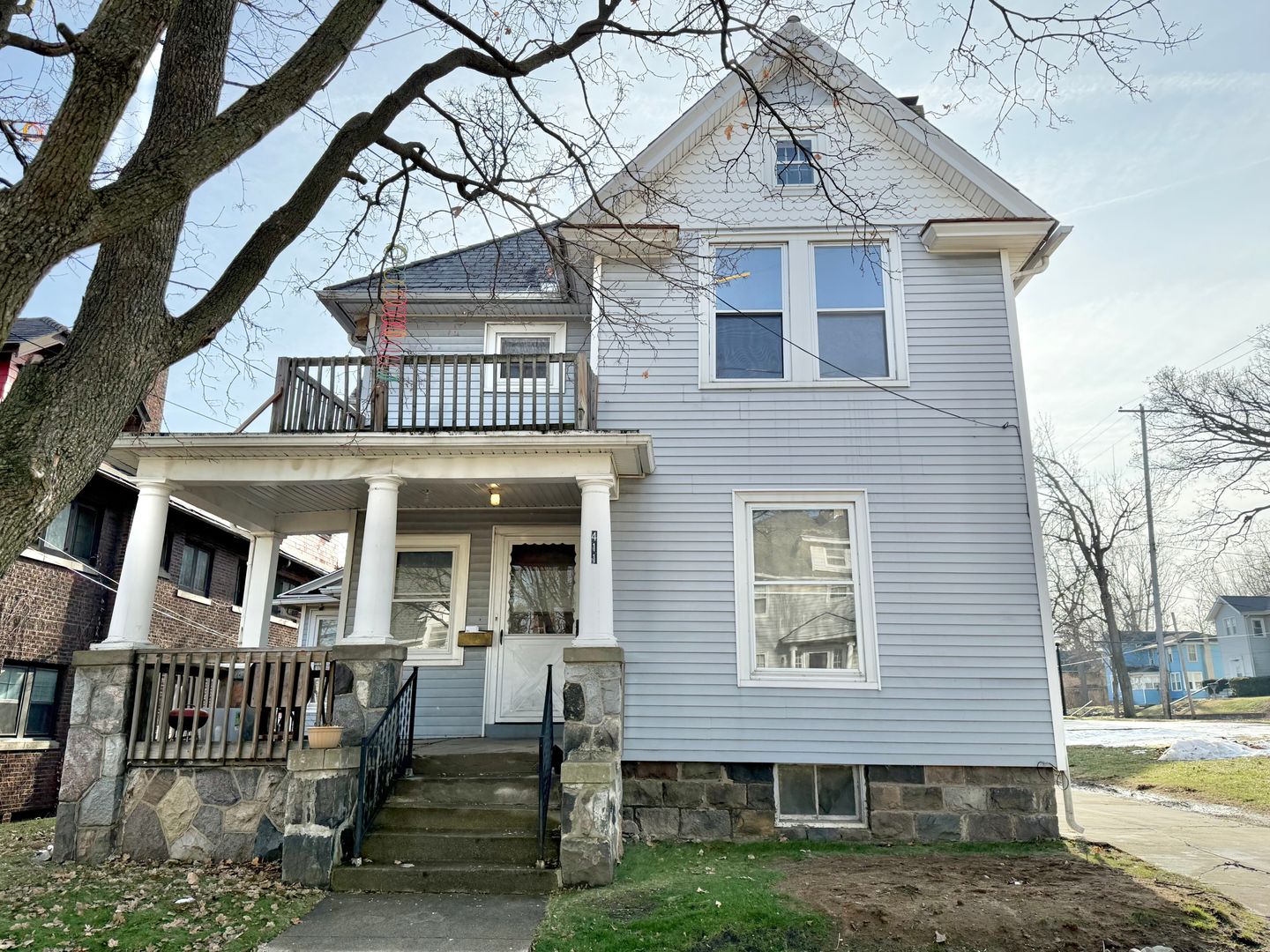 Jackson Apartment: 411 W. Washington Ave.