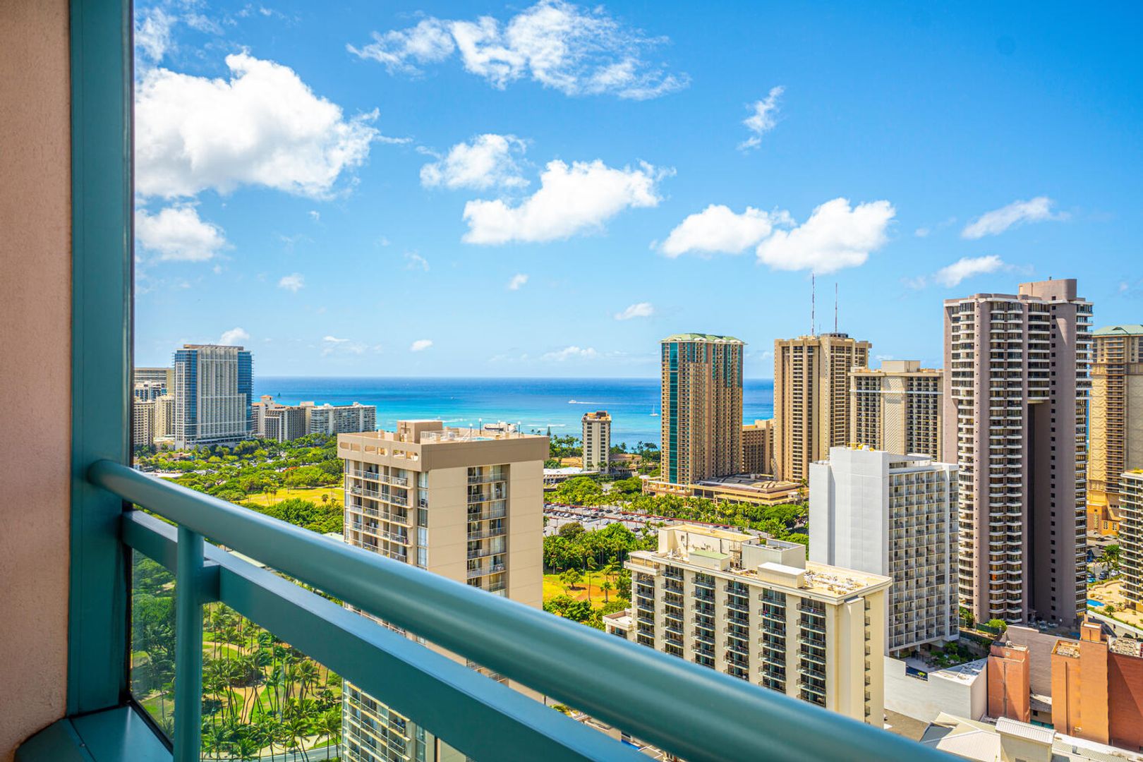 Honolulu Condo: 1888 Kalakaua Ave. Unit 3504