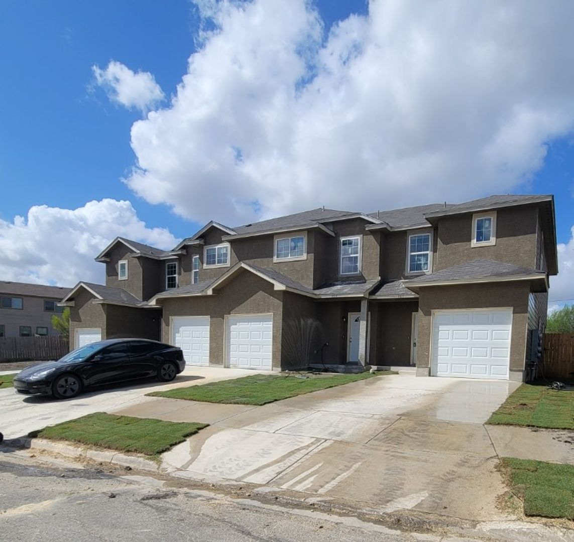 Converse Apartment: 7311 Colina Way