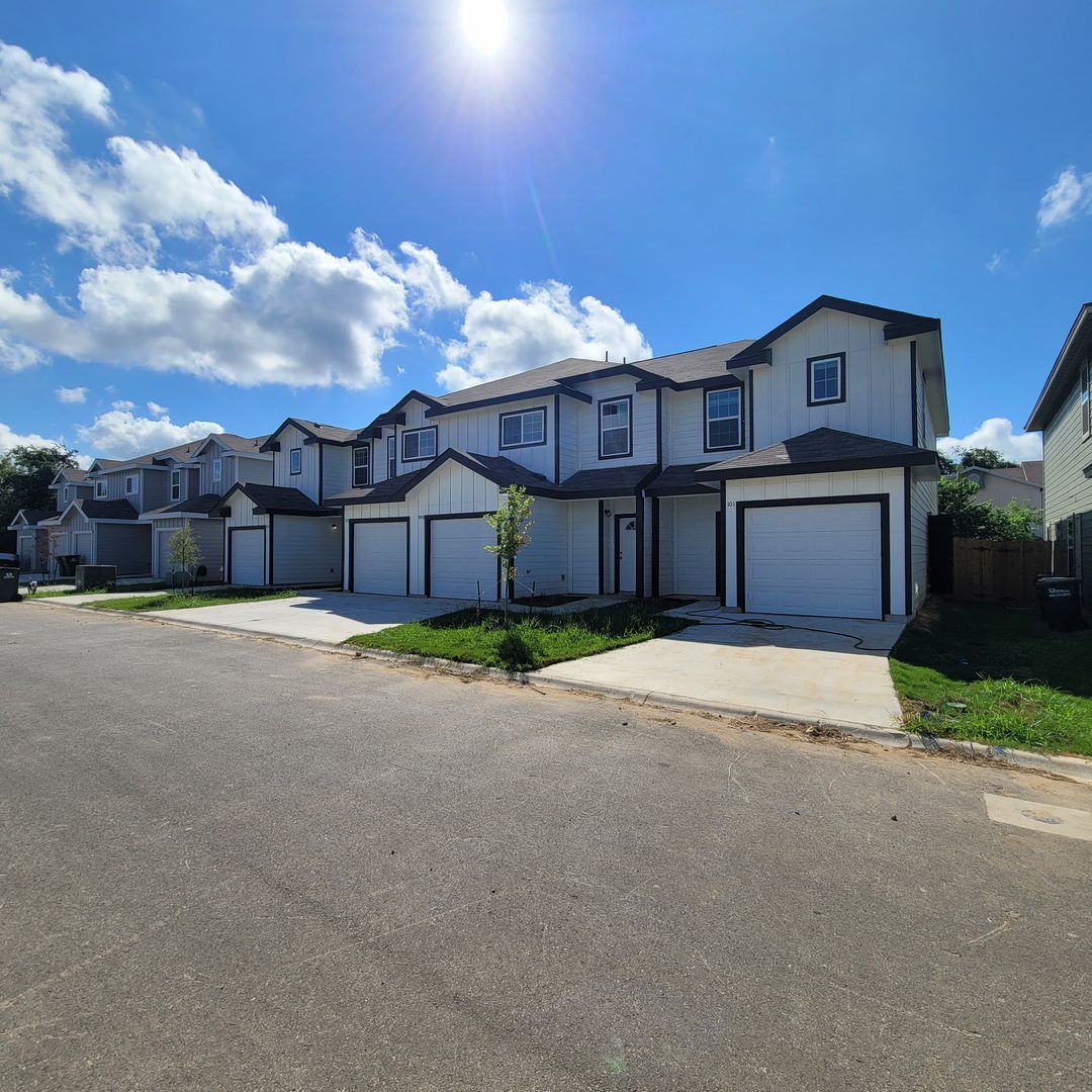 San Antonio Townhome: 9918 Hazy Bend - 102